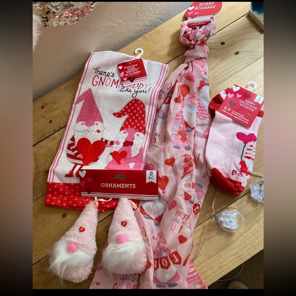 Valentines Day Gnome Bundle new with tag - Picture 1 of 6